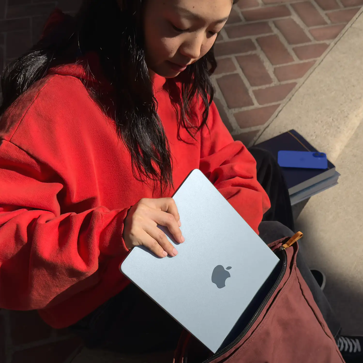 Macbook Air 13.6'' - M4 10-Core CPU 8-Core GPU - 16 GB - 256 GB SSD - Himmelblau - 2025 Macbook air 13 inch m4 himmelblau ansicht 8